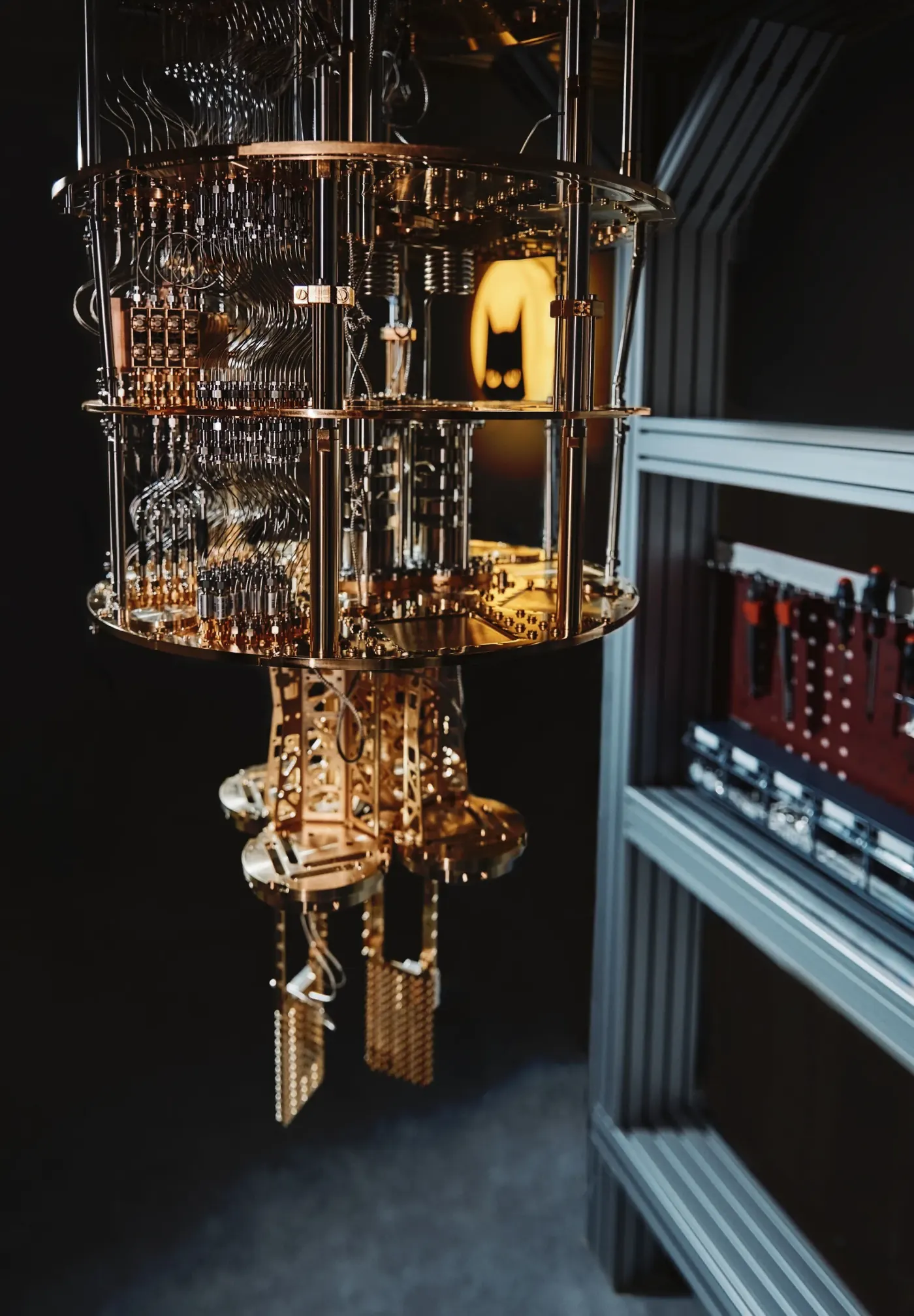 Quantum hardware context beside a structured workflow evidence record